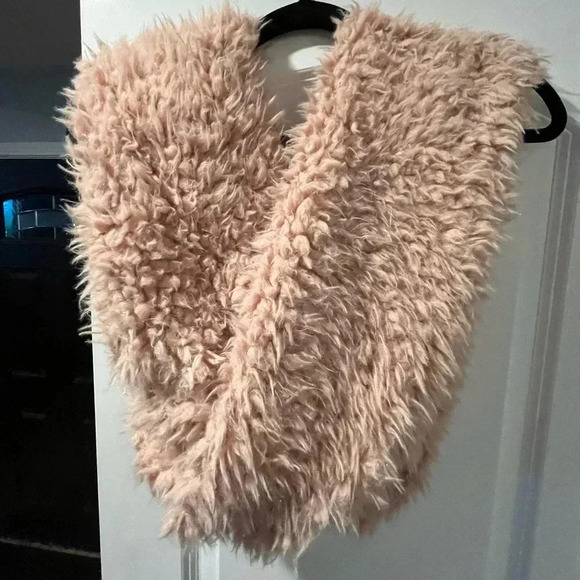 Michael Stars Fluffy Infinity Scarf - Picture 1 of 4